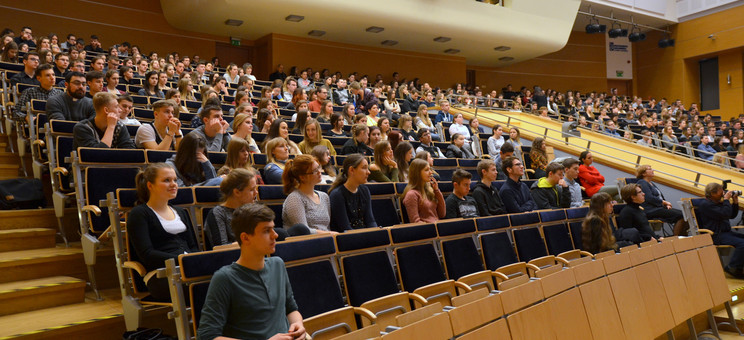 [FOTO] Rekordowa liczba zgłoszeń na seminarium chemiczne